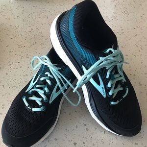 Brooks Dyad running shoes